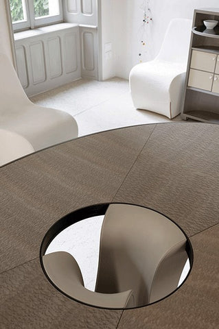 Giorgetti Enso dining table – luxury handcrafted table with Italian-made quality and modern Italian design, perfect for contemporary dining rooms. by Giorgetti